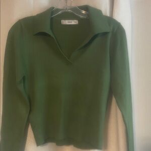 Elegant Green V-Neck Sweater